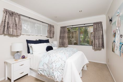 Photo of property in 39 Royal View Road, Te Atatu South, Auckland, 0610