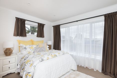 Photo of property in 39 Royal View Road, Te Atatu South, Auckland, 0610