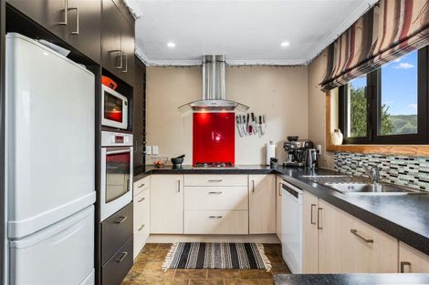 Photo of property in 14 Stevens Crescent, Ranui, Porirua, 5024