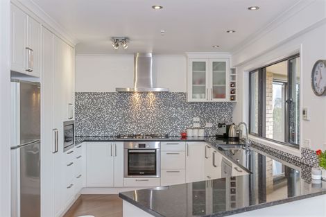 Photo of property in 9 Kingtide Place, Red Beach, 0932