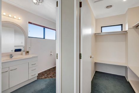 Photo of property in 102 Branch Road, Highlands Park, New Plymouth, 4312