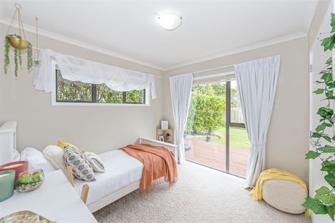 Photo of property in 9 Kingtide Place, Red Beach, 0932