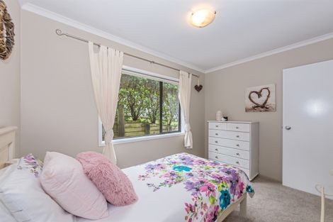 Photo of property in 9 Kingtide Place, Red Beach, 0932