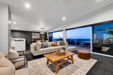 Photo of property in 14 Shearer Drive, Oakura, 4314