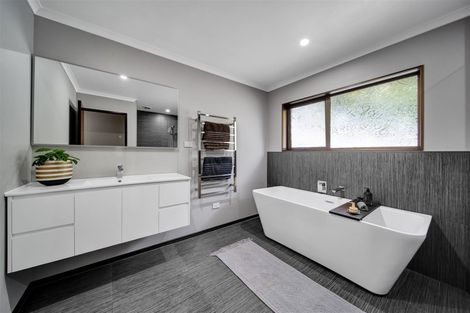 Photo of property in 24 Dillon Drive, Bell Block, New Plymouth, 4312