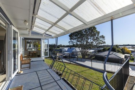 Photo of property in 52 Queens Road, Glen Avon, New Plymouth, 4312