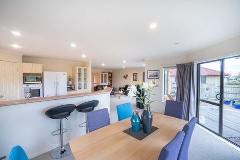 Photo of property in 143 Summerhill Drive, Fitzherbert, Palmerston North, 4410