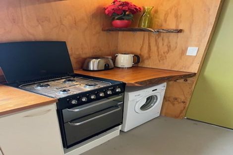 Photo of property in 51 Onewa Road, Northcote, Auckland, 0627