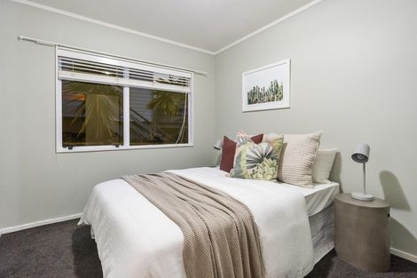Photo of property in 2/9 Lynngate Place, Hillcrest, Auckland, 0627