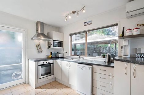 Photo of property in 2/43 Seaton Road, Murrays Bay, Auckland, 0630