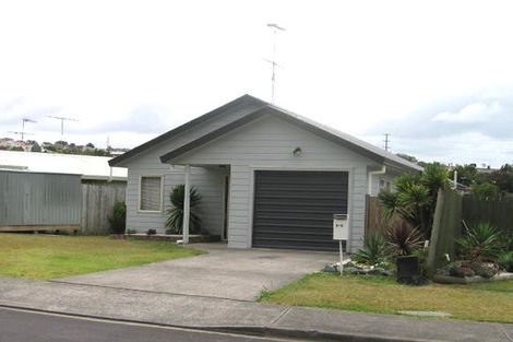 Photo of property in 2/4 Romulus Place, Totara Vale, Auckland, 0629