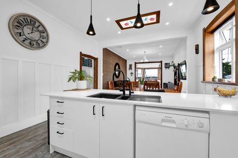 Photo of property in 17 Clifford Street, Hawera, 4610