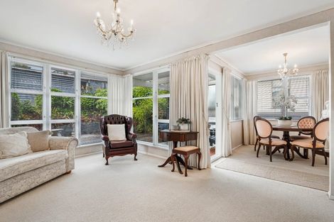 Photo of property in 18 Selwyn Crescent, Forrest Hill, Auckland, 0620