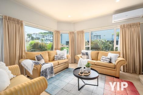 Photo of property in 45 Tamworth Crescent, Newlands, Wellington, 6037