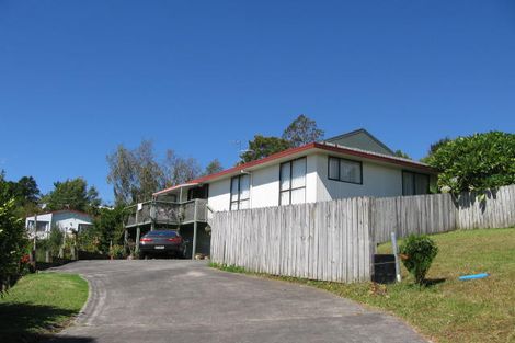 Photo of property in 1/12 Exeter Place, Unsworth Heights, Auckland, 0632