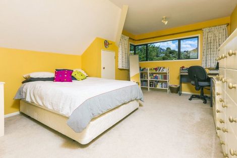 Photo of property in 1 Stitchbird Close, Murrays Bay, Auckland, 0630