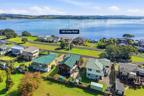 Photo of property in 166 Torkar Road, Clarks Beach, 2122