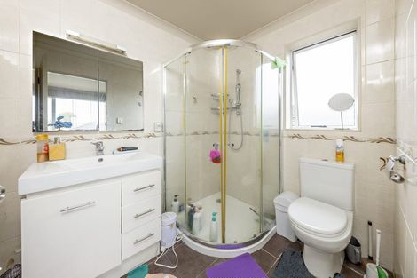 Photo of property in 2 Senator Drive, Manurewa, Auckland, 2105