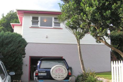 Photo of property in 30 Kiwi Crescent, Tawa, Wellington, 5028