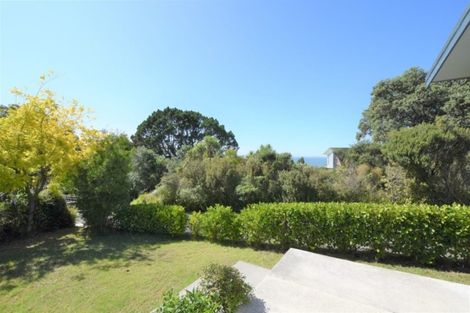 Photo of property in 19 Cleve Road, Green Bay, Auckland, 0604