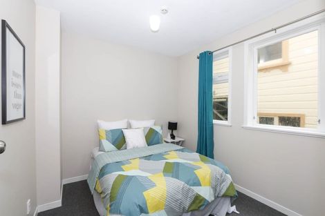 Photo of property in 70 Kelburn Parade, Kelburn, Wellington, 6012