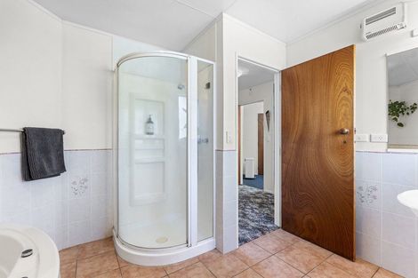 Photo of property in 8 Chatswood Grove, Fitzroy, New Plymouth, 4312