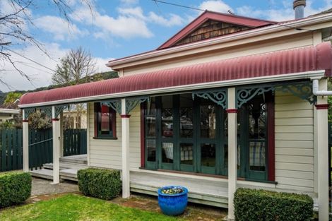 Photo of property in 67 Oroua Street, Eastbourne, Lower Hutt, 5013