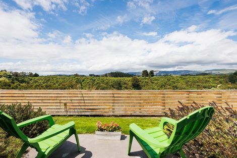 Photo of property in 132 Johnstone Drive, Fitzherbert, Palmerston North, 4410