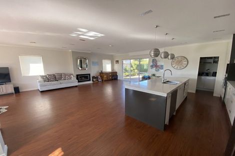 Photo of property in 26 Milano Boulevard, Karaka, Papakura, 2113