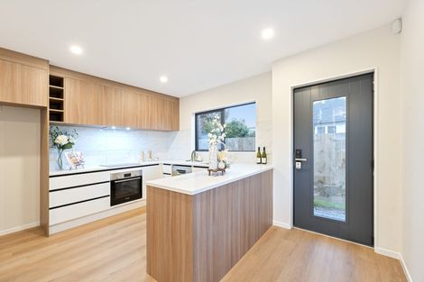 Photo of property in 35c Hereford Street, Te Atatu Peninsula, Auckland, 0610