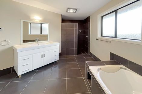 Photo of property in 14 Chestnut Close, Kelvin Grove, Palmerston North, 4414