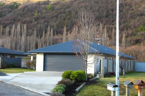 Photo of property in 8 Isabel Court, Arrowtown, 9302