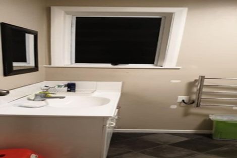 Photo of property in 2 Kelkirk Street, Kelston, Auckland, 0602