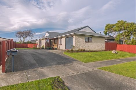 Photo of property in 37 Peppertree Glade, Kelvin Grove, Palmerston North, 4414