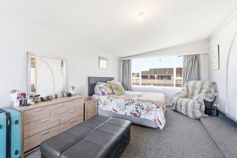 Photo of property in 27 Cross Street, Castlecliff, Whanganui, 4501