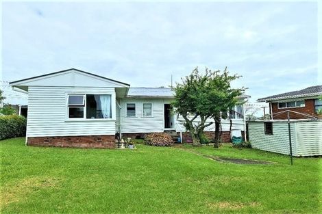 Photo of property in 11 Heath Avenue, Northcote, Auckland, 0627