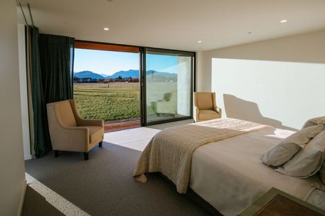 Photo of property in 10 Little Orchard Way, Wanaka, 9382