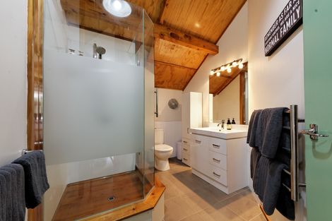 Photo of property in 6 Cochran Road, Oratia, Auckland, 0604