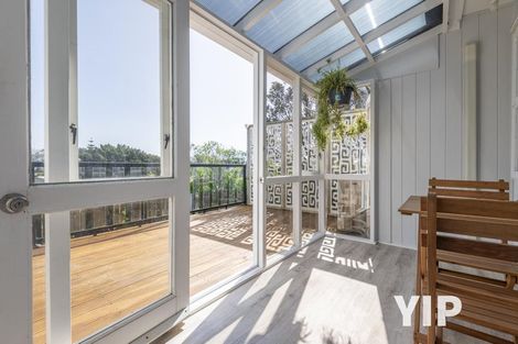 Photo of property in 2/25 Kingsbridge Place, Newlands, Wellington, 6037