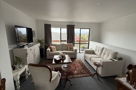 Photo of property in 2/15 Louise Place, Browns Bay, Auckland, 0630