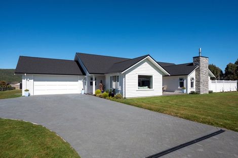 Photo of property in 9 Kanuka Grove, Kinloch, Taupo, 3377