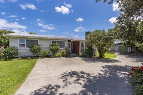 Photo of property in 33 Francis Road, Paraparaumu Beach, Paraparaumu, 5032