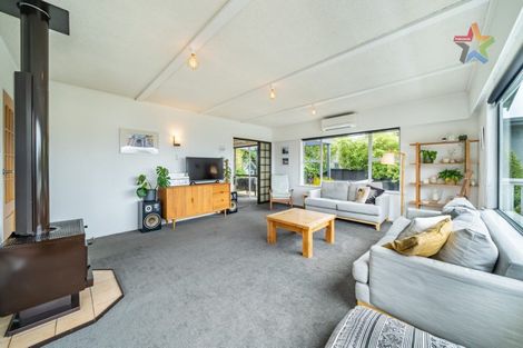 Photo of property in 6 Nikau Road, Point Howard, Lower Hutt, 5013