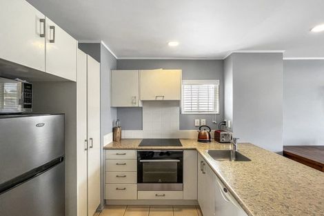 Photo of property in 7b/20 Ian Marwick Place, Birkenhead, Auckland, 0626