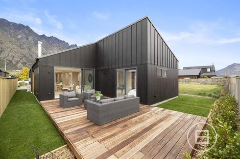 Photo of property in 22 Bale Road, Jacks Point, 9371