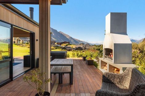 Photo of property in 9 Arran Lane, Jacks Point, Queenstown, 9371