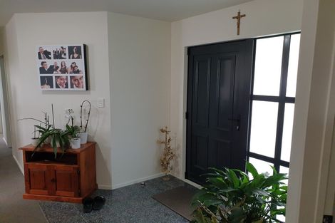 Photo of property in 12 Black Teal Close, Unsworth Heights, Auckland, 0632