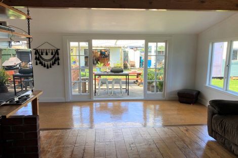 Photo of property in 13 Hutchins Street, Waitara, 4320