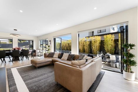 Photo of property in 3 Vogwill Road, Kumeu, 0810