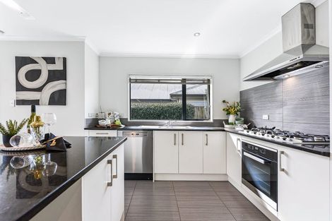 Photo of property in 16 Twin Willow Close, Cambridge, 3434